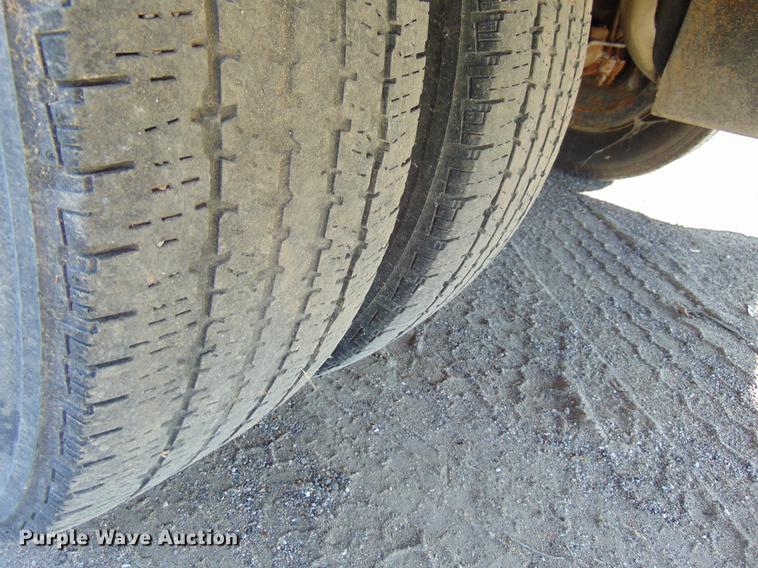 image for item EE9334 2000 Chevrolet 3500 utility bed pickup truck