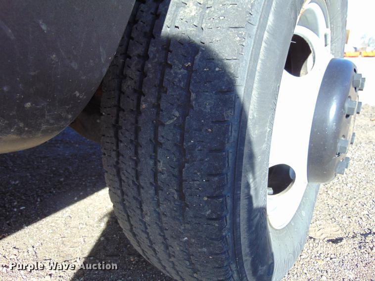 image for item EE9334 2000 Chevrolet 3500 utility bed pickup truck