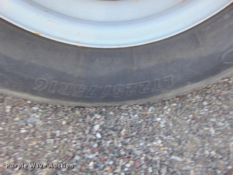 image for item EE9334 2000 Chevrolet 3500 utility bed pickup truck