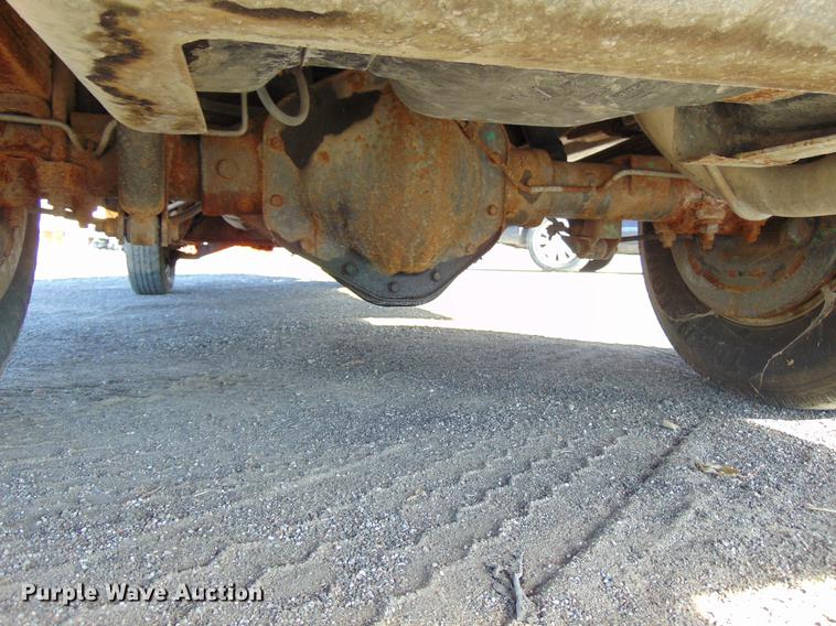 image for item EE9334 2000 Chevrolet 3500 utility bed pickup truck