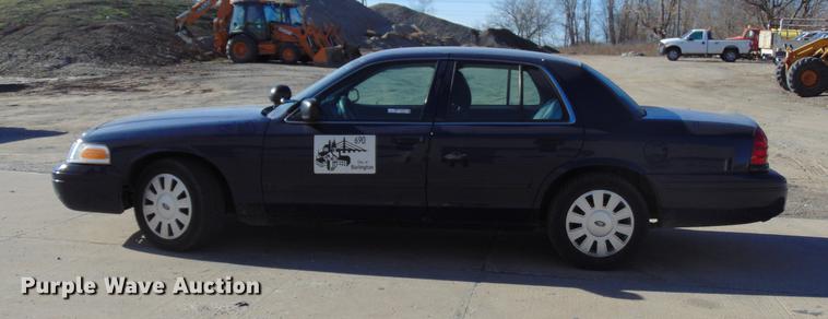 image for item EE9335 2011 Ford Crown Victoria Police Interceptor