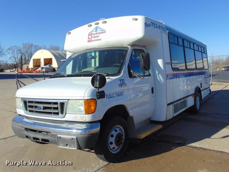 image for item EE9337 2005 Ford Econoline 450 bus