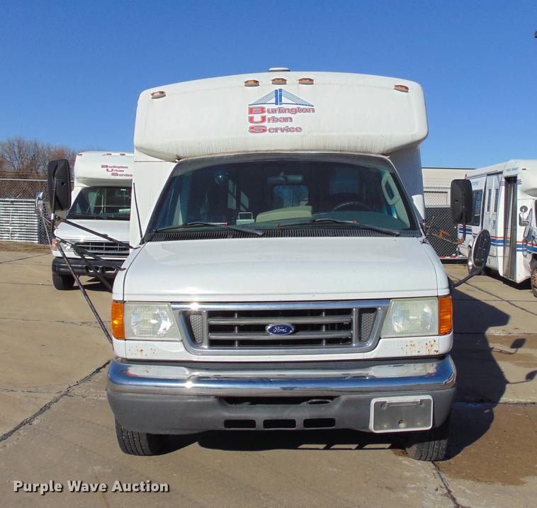 image for item EE9337 2005 Ford Econoline 450 bus