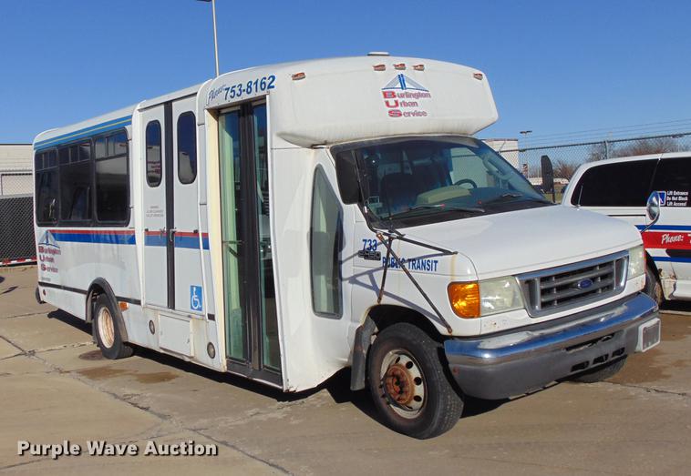 image for item EE9337 2005 Ford Econoline 450 bus