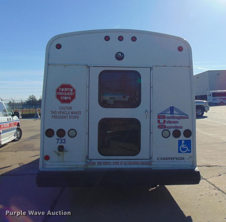 image for item EE9337 2005 Ford Econoline 450 bus