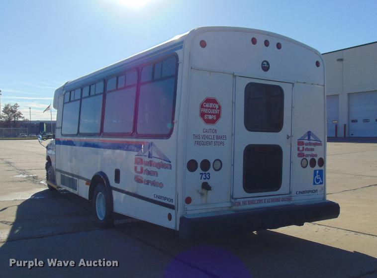 image for item EE9337 2005 Ford Econoline 450 bus