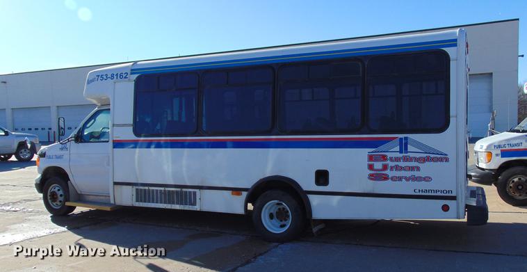 image for item EE9337 2005 Ford Econoline 450 bus