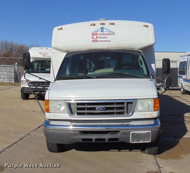 image for item EE9337 2005 Ford Econoline 450 bus