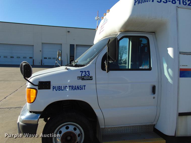 image for item EE9337 2005 Ford Econoline 450 bus