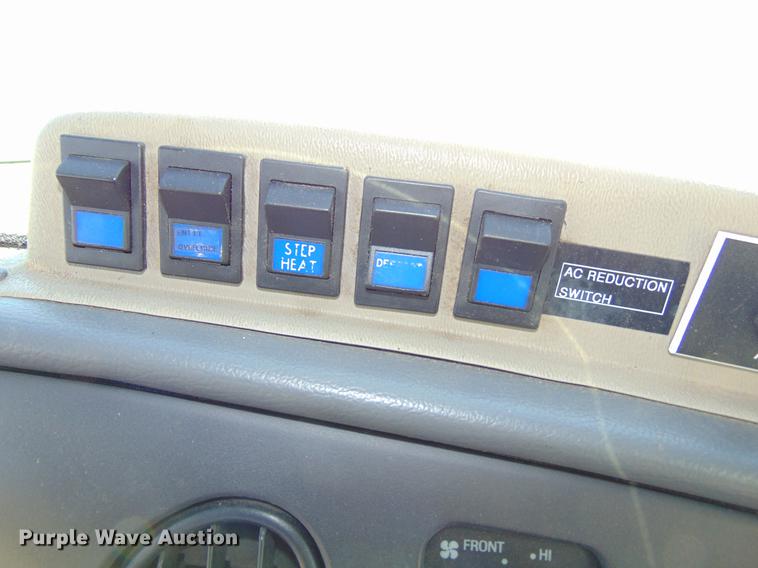 image for item EE9337 2005 Ford Econoline 450 bus