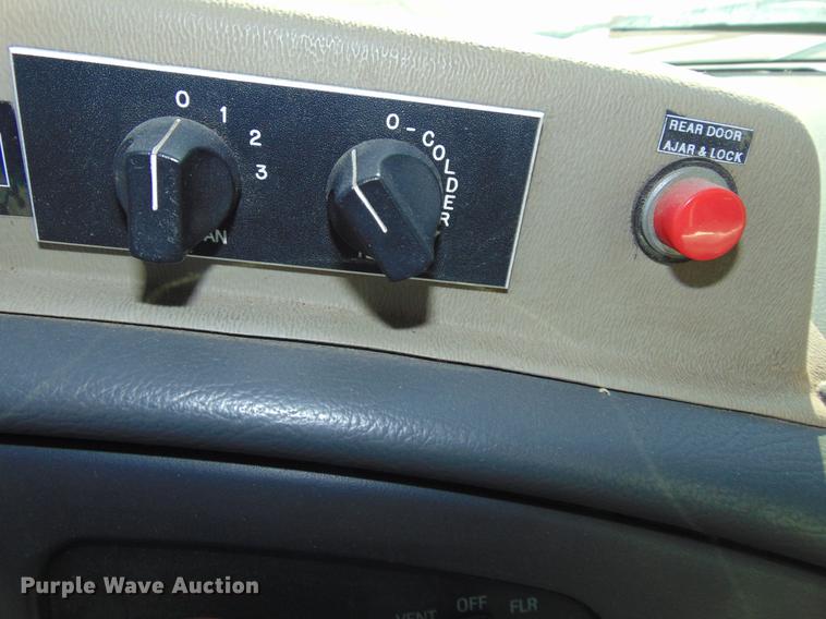 image for item EE9337 2005 Ford Econoline 450 bus