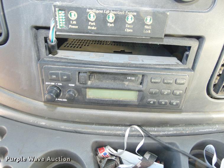 image for item EE9337 2005 Ford Econoline 450 bus