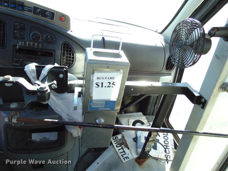 image for item EE9337 2005 Ford Econoline 450 bus
