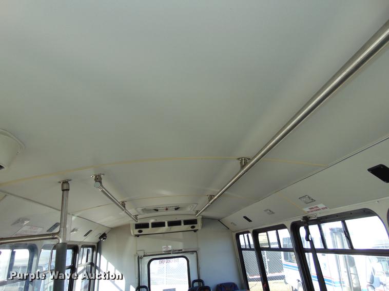 image for item EE9337 2005 Ford Econoline 450 bus