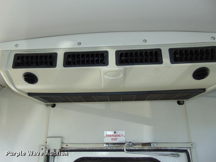 image for item EE9337 2005 Ford Econoline 450 bus