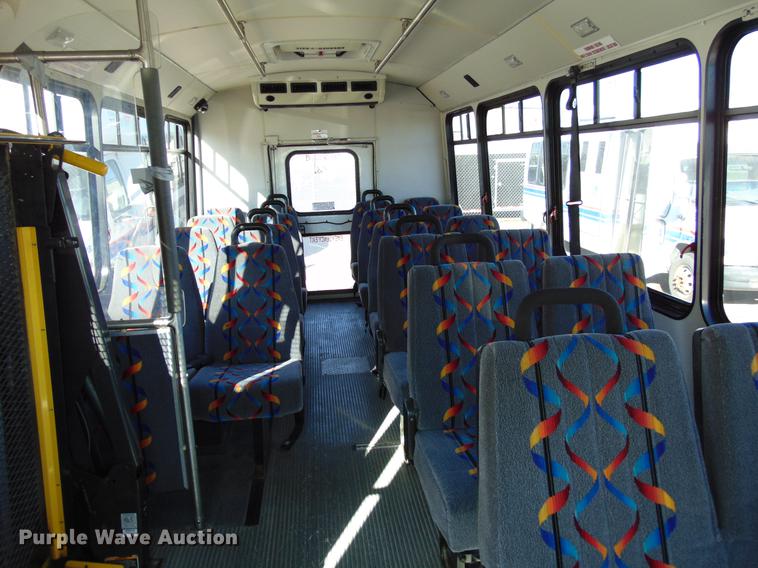 image for item EE9337 2005 Ford Econoline 450 bus