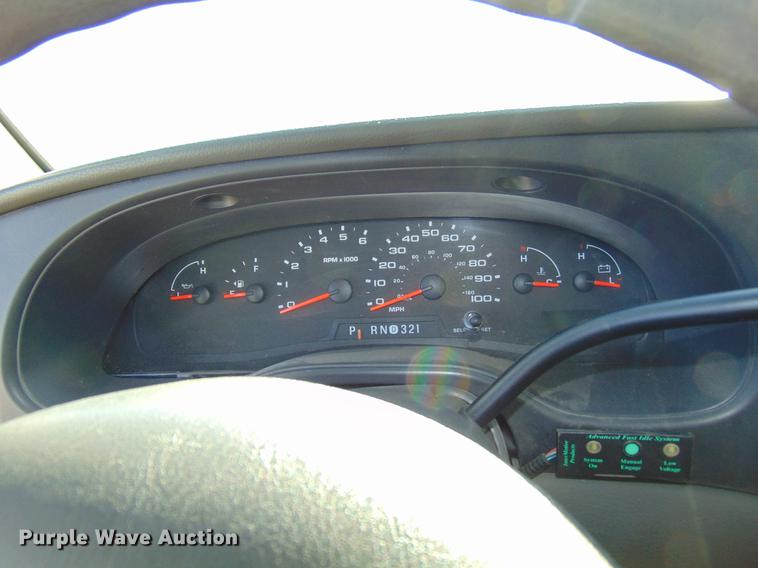 image for item EE9337 2005 Ford Econoline 450 bus