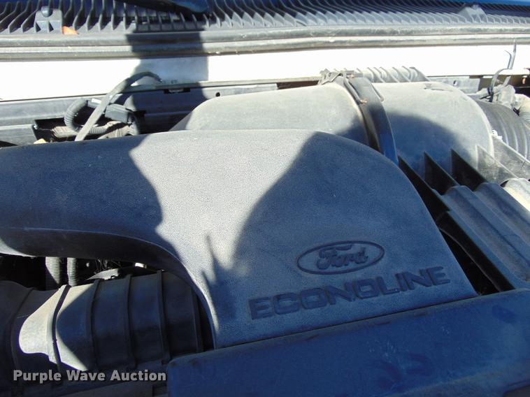 image for item EE9337 2005 Ford Econoline 450 bus