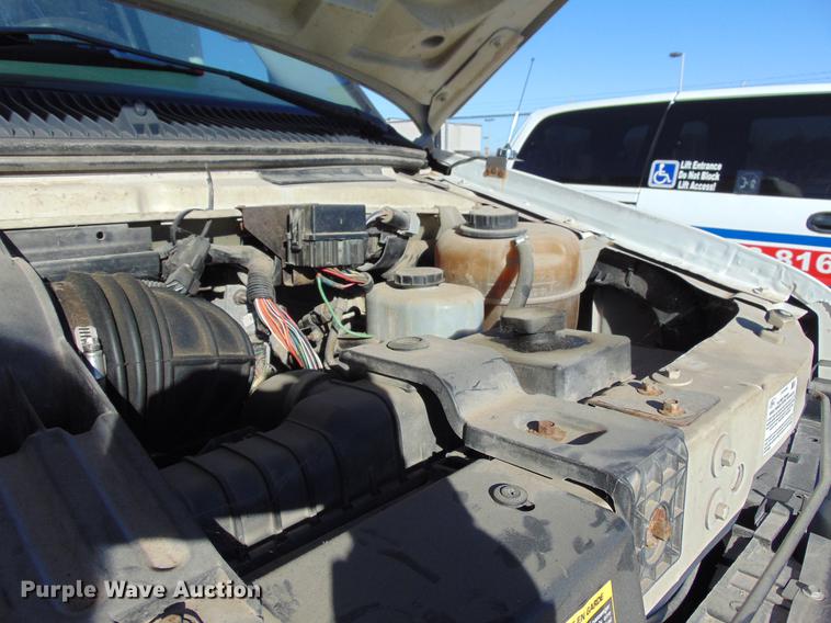 image for item EE9337 2005 Ford Econoline 450 bus