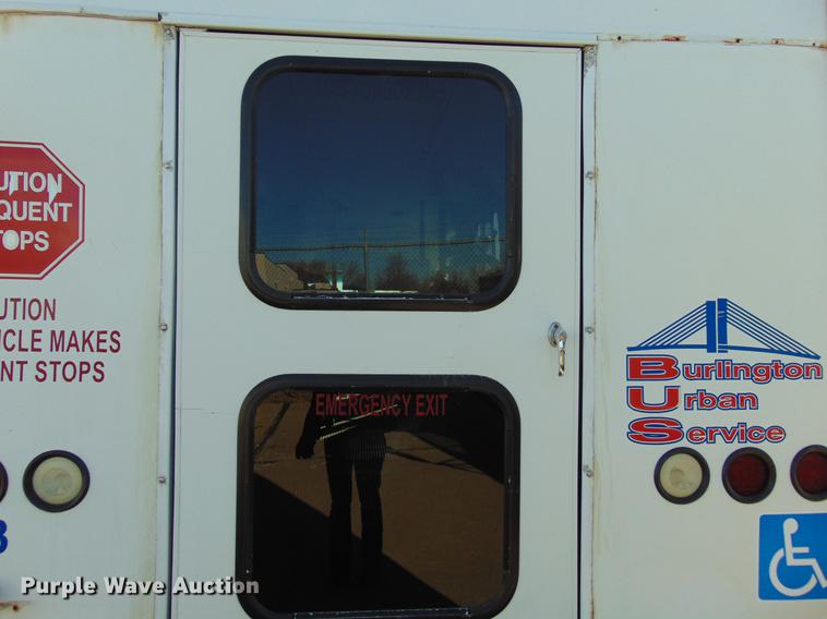 image for item EE9337 2005 Ford Econoline 450 bus