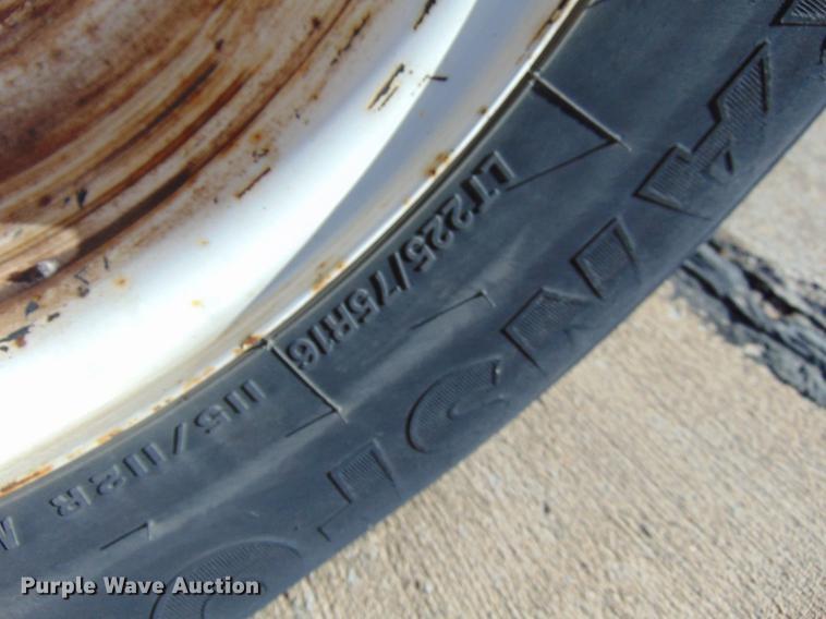 image for item EE9337 2005 Ford Econoline 450 bus