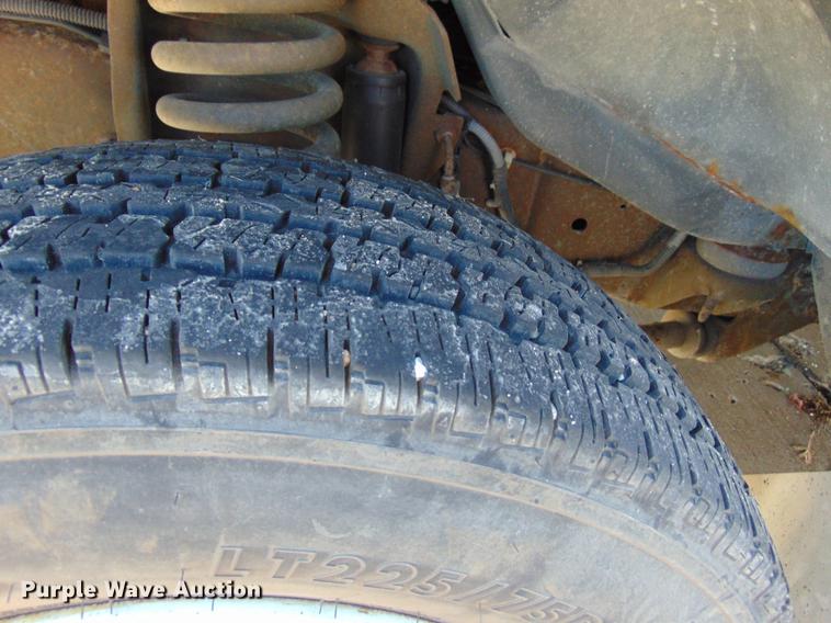 image for item EE9337 2005 Ford Econoline 450 bus