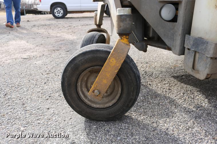 image for item EH9588 2012 Walker MBS29 ZTR lawn mower