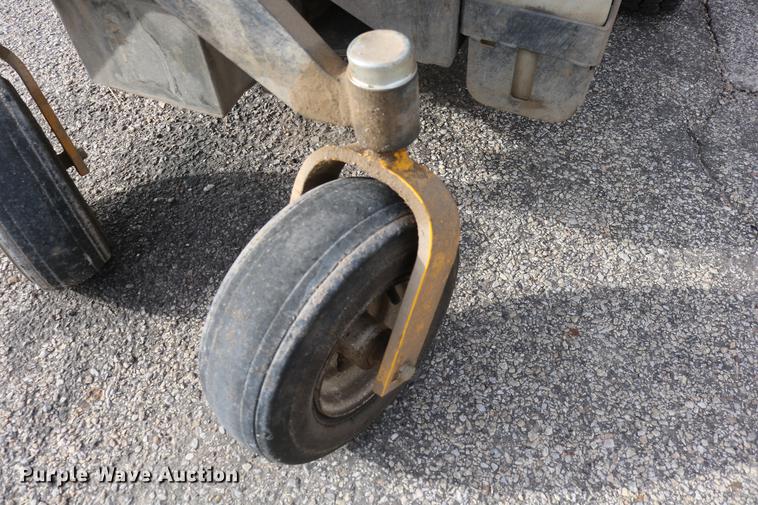 image for item EH9588 2012 Walker MBS29 ZTR lawn mower