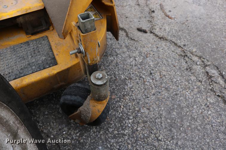 image for item EH9588 2012 Walker MBS29 ZTR lawn mower