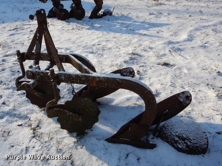 image for item EP9086 (2) plows