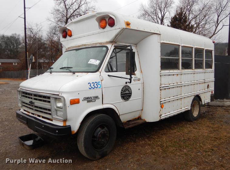 image for item J5510 1987 Chevrolet G30 school bus