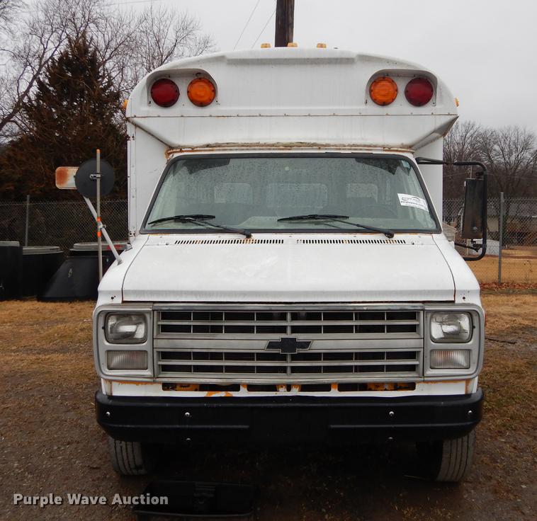 image for item J5510 1987 Chevrolet G30 school bus