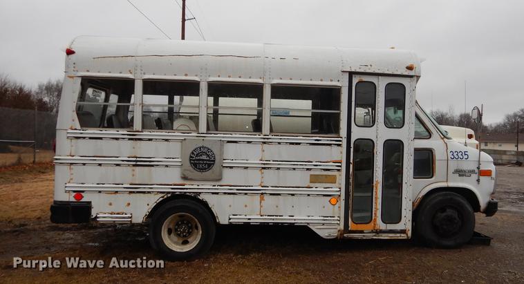 image for item J5510 1987 Chevrolet G30 school bus