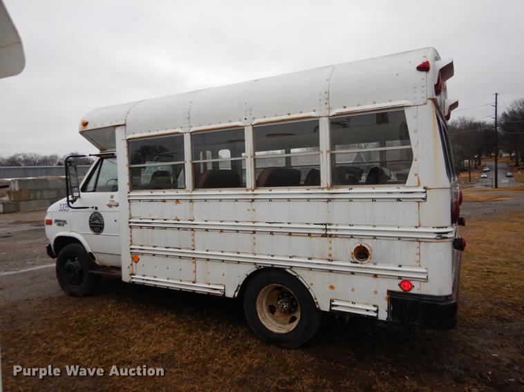 image for item J5510 1987 Chevrolet G30 school bus