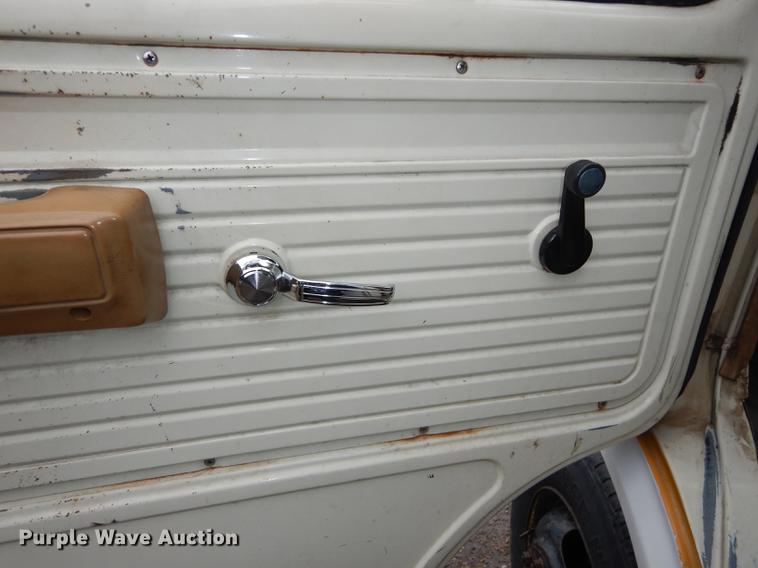 image for item J5510 1987 Chevrolet G30 school bus