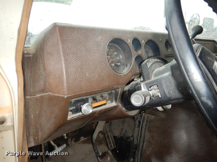 image for item J5510 1987 Chevrolet G30 school bus