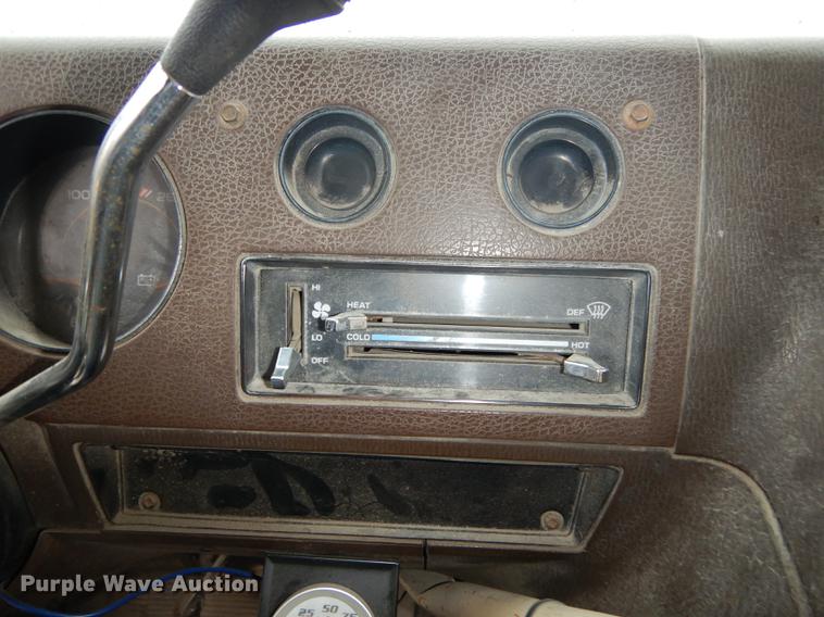 image for item J5510 1987 Chevrolet G30 school bus