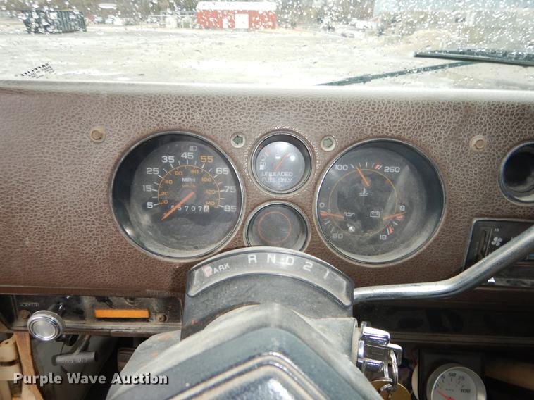 image for item J5510 1987 Chevrolet G30 school bus