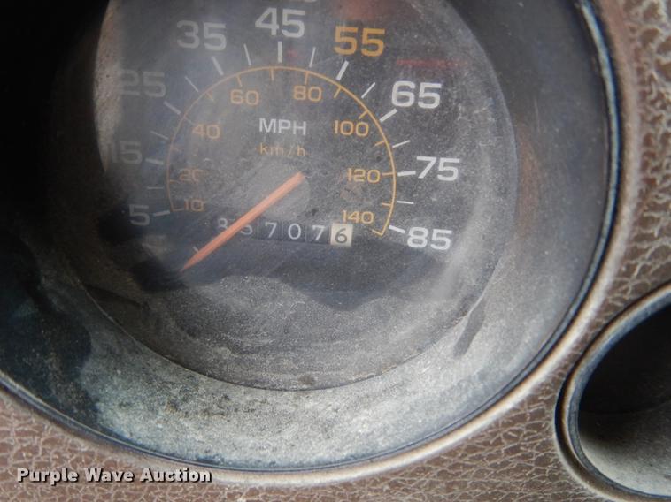 image for item J5510 1987 Chevrolet G30 school bus