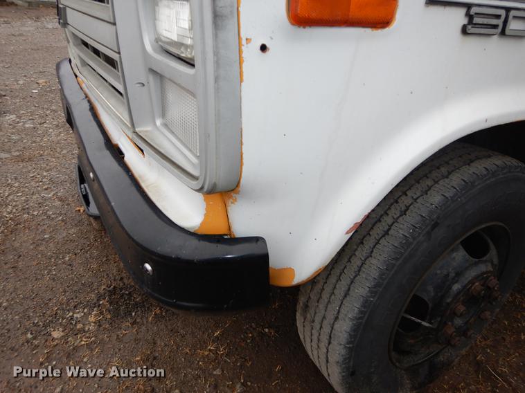 image for item J5510 1987 Chevrolet G30 school bus