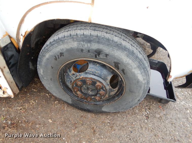 image for item J5510 1987 Chevrolet G30 school bus