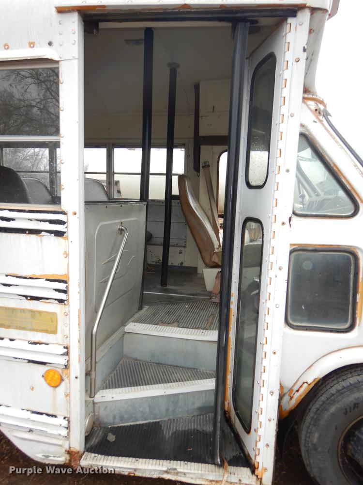 image for item J5510 1987 Chevrolet G30 school bus