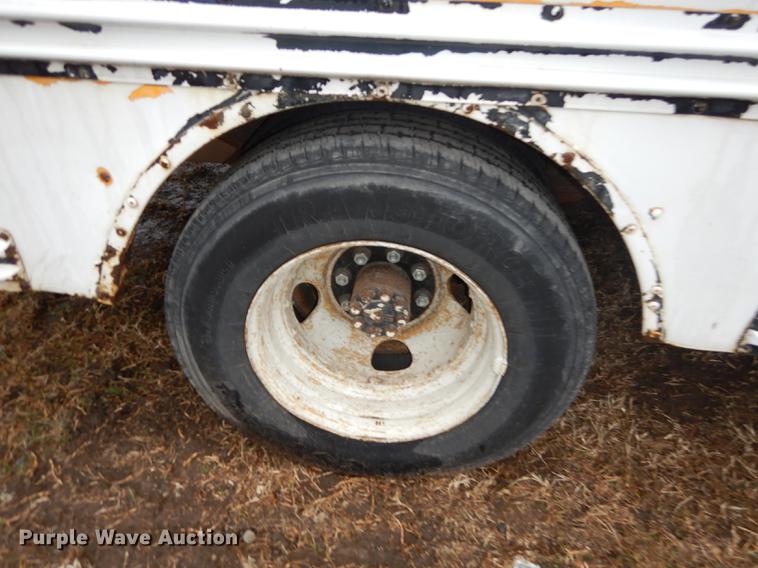 image for item J5510 1987 Chevrolet G30 school bus