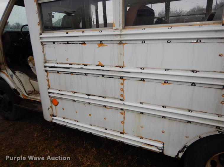 image for item J5510 1987 Chevrolet G30 school bus