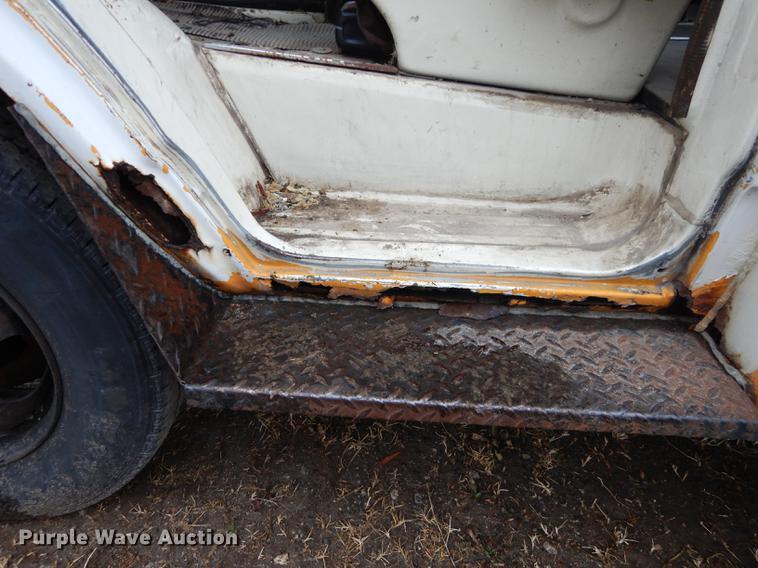 image for item J5510 1987 Chevrolet G30 school bus