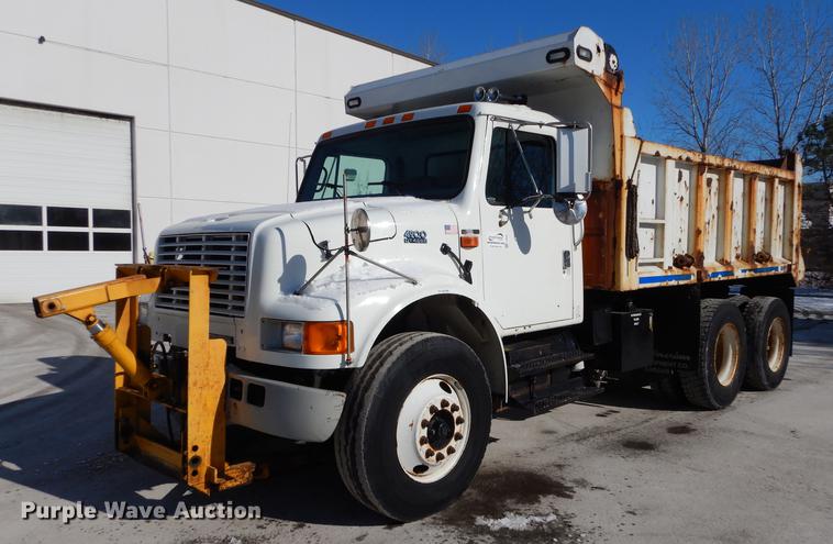 image for item J5532 2001 International 4900 dump truck