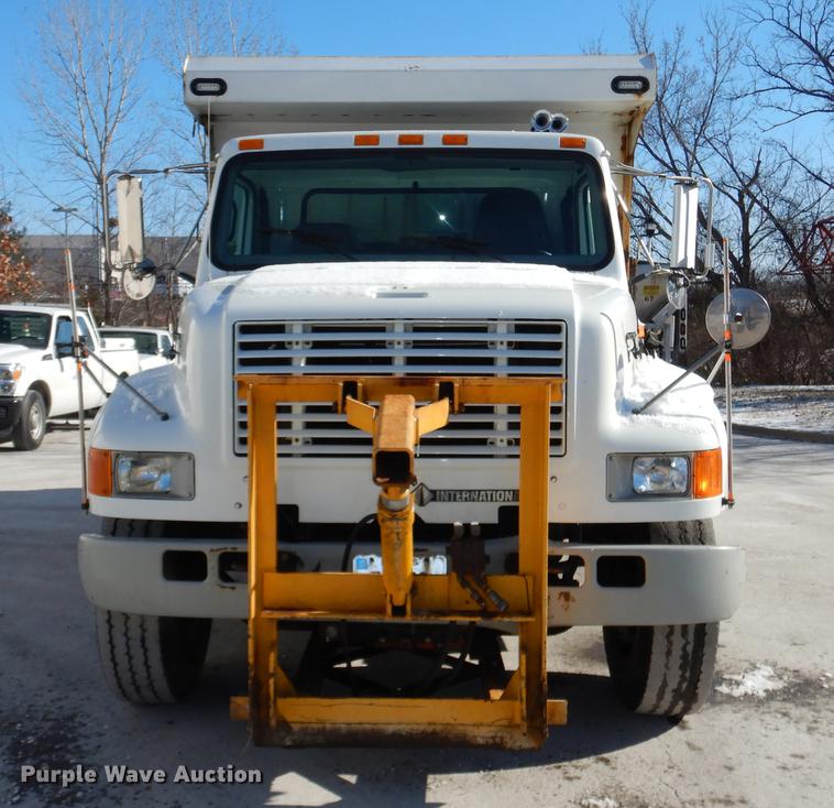 image for item J5532 2001 International 4900 dump truck