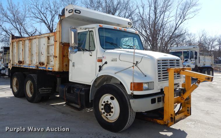 image for item J5532 2001 International 4900 dump truck