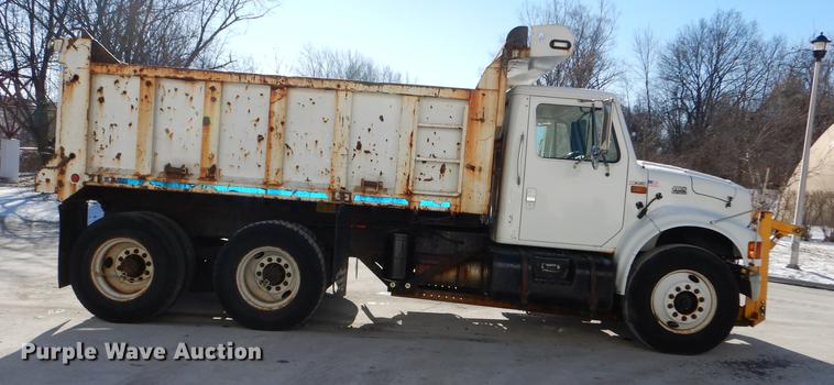 image for item J5532 2001 International 4900 dump truck