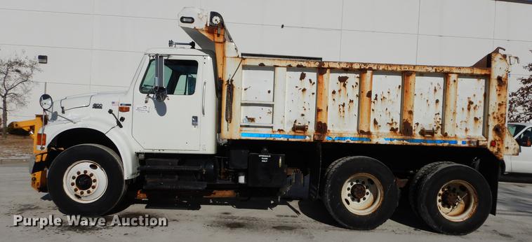 image for item J5532 2001 International 4900 dump truck